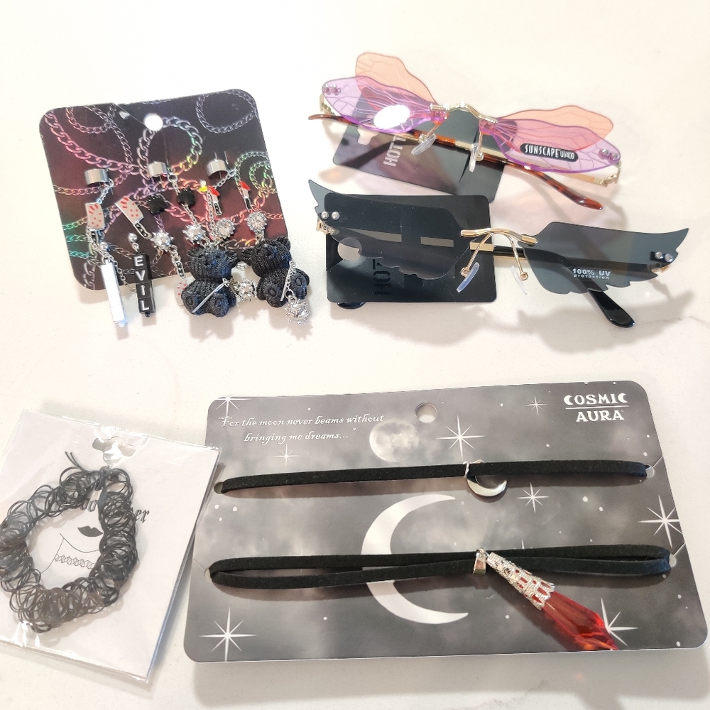Hot Topic Sunglasses and jewelry Bundle